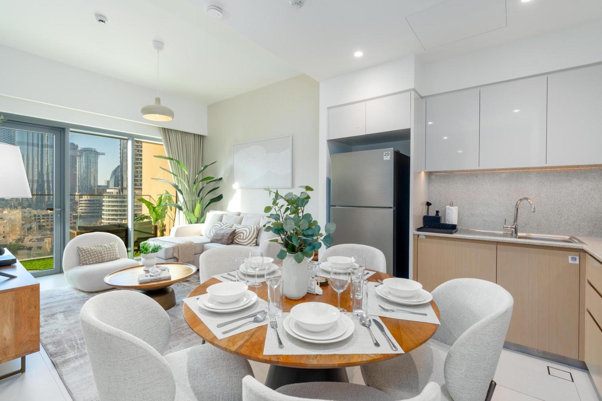 Apartment Direct Burj Khalifa Views / 5 Min Walk From Mall / Designer Choice / 6 People / New Building / Balcony Dubai