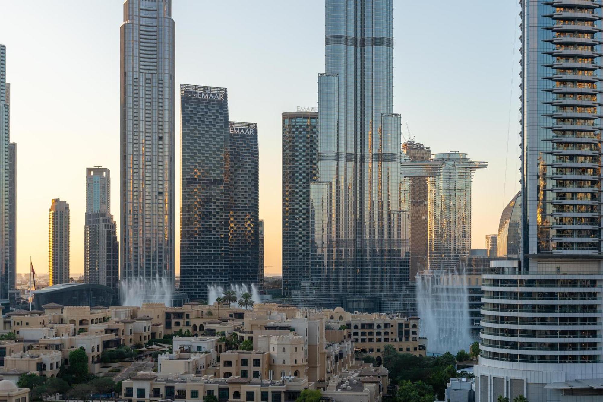 Apartment Direct Burj Khalifa Views / 5 Min Walk From Mall / Designer Choice / 6 People / New Building / Balcony