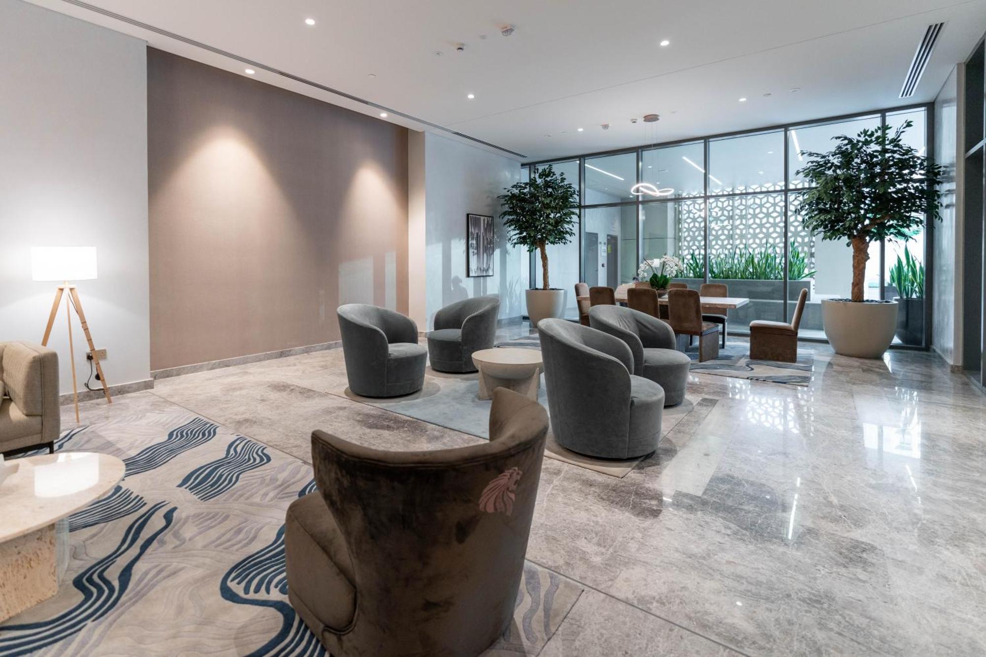 Direct Burj Khalifa Views / 5 Min Walk From Mall / Designer Choice / 6 People / New Building / Balcony Dubai