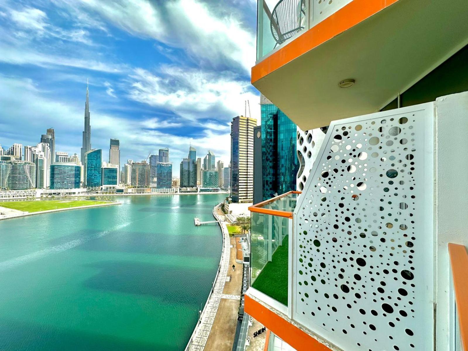 Apartment Canal View And Burj Khalifa View Studio In Business Bay