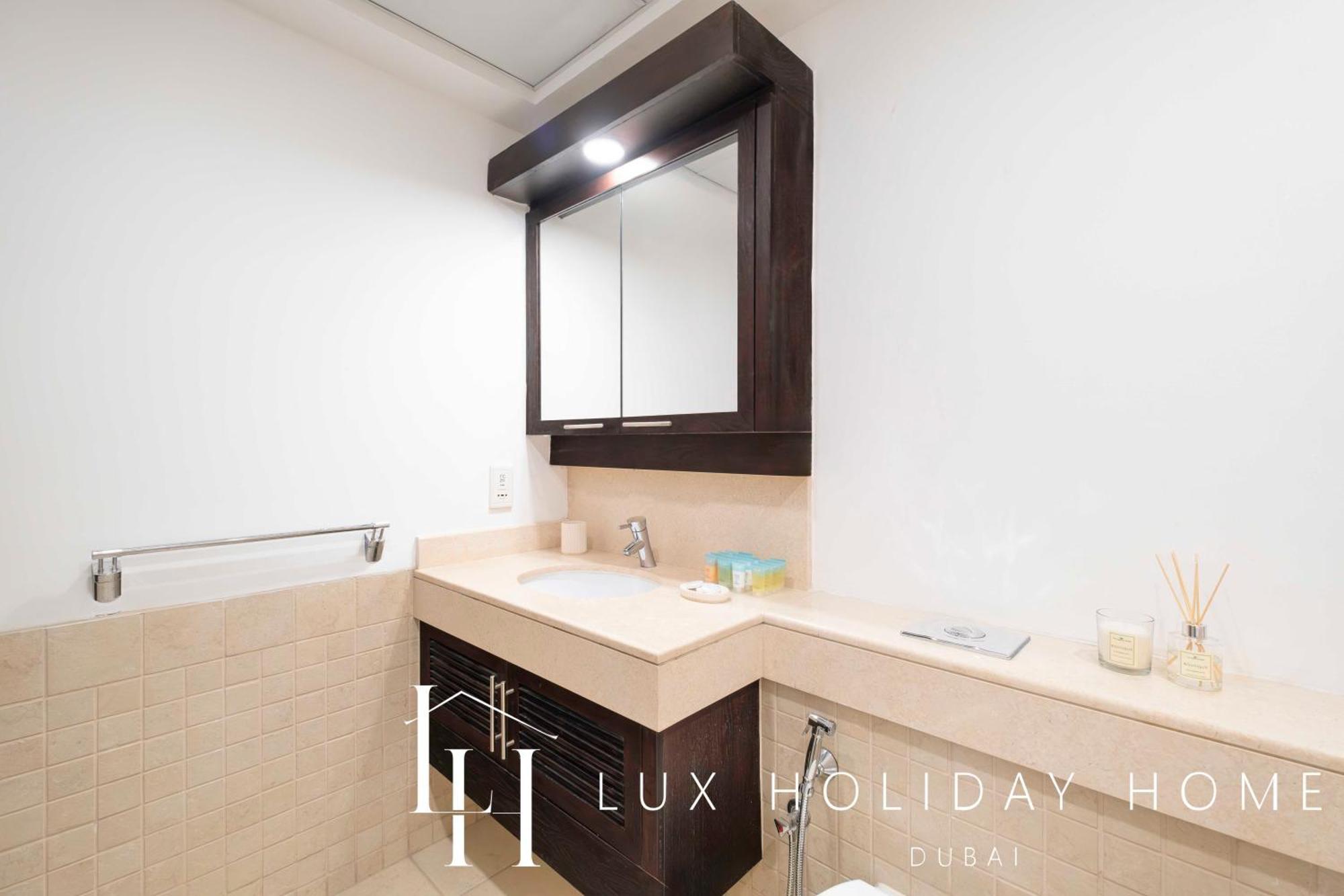 Lux The Stunning Fountain View * Dubai