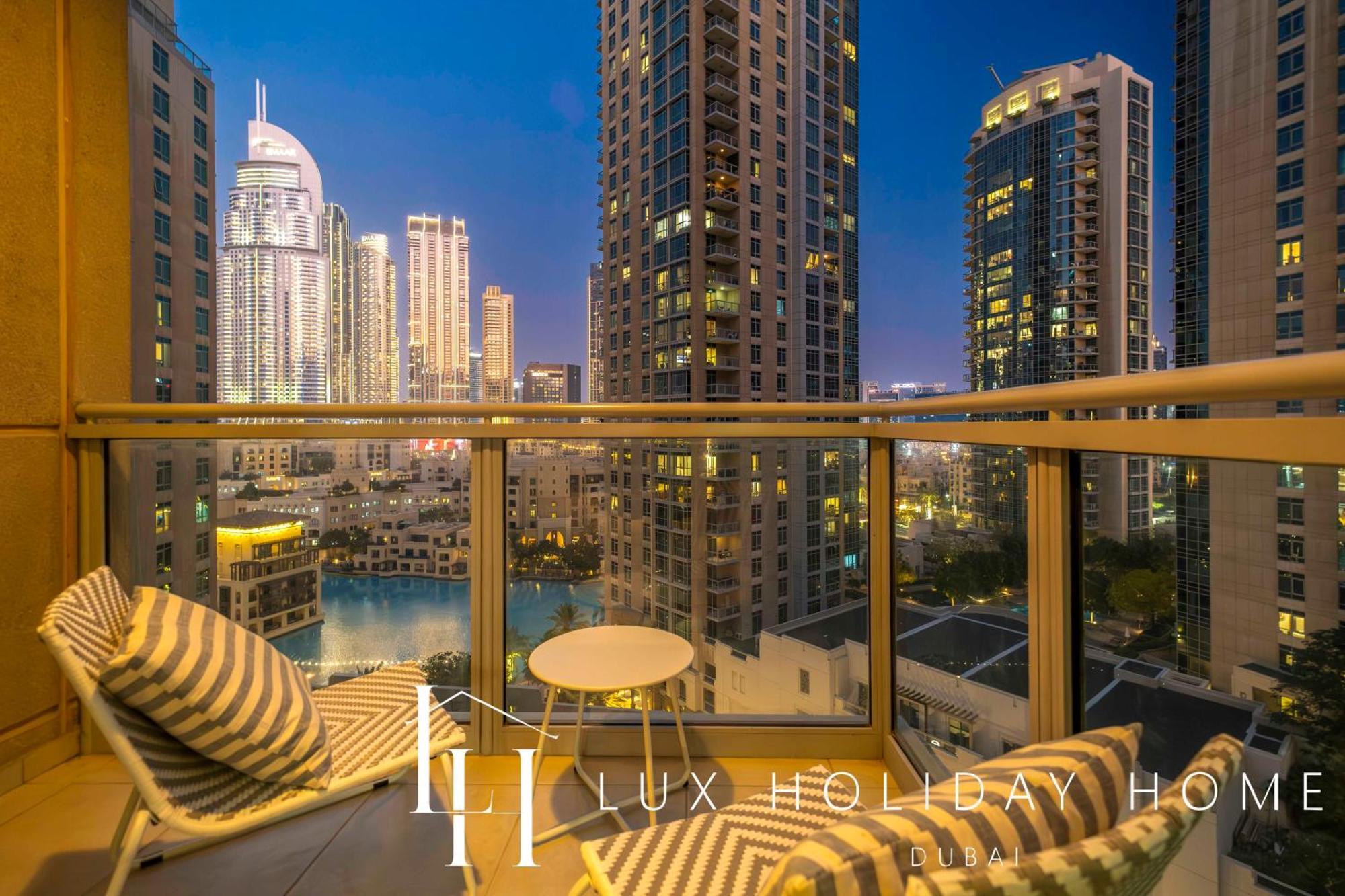 Lux The Stunning Fountain View Apartment