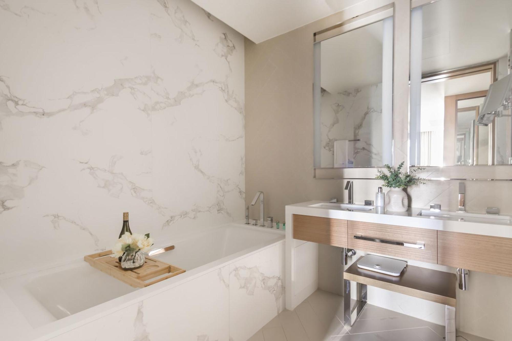 Frank Porter - The Address Residences Opera * Dubai