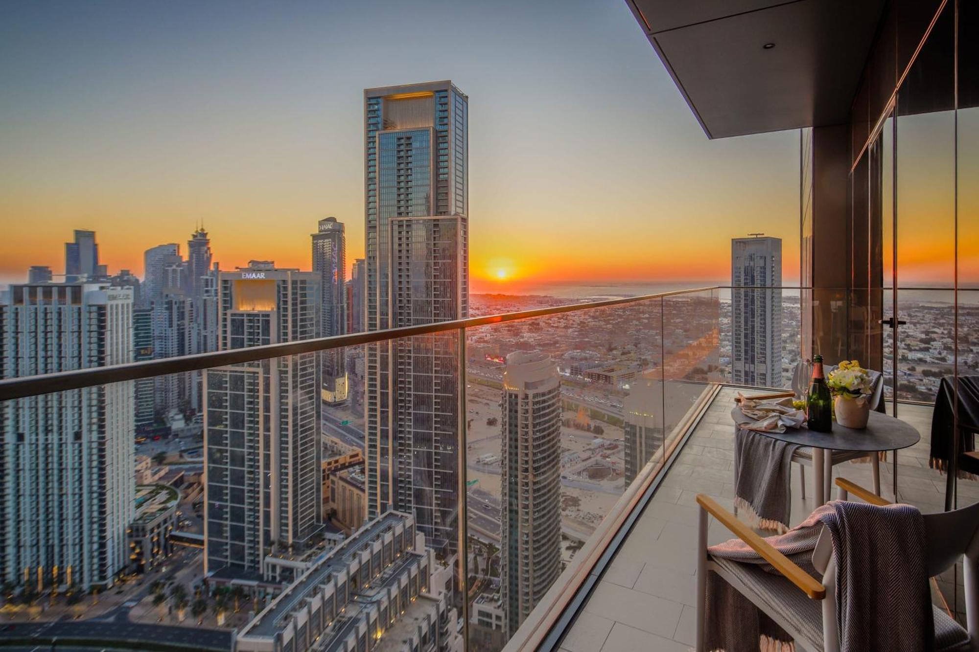 Frank Porter - The Address Residences Opera Apartment *