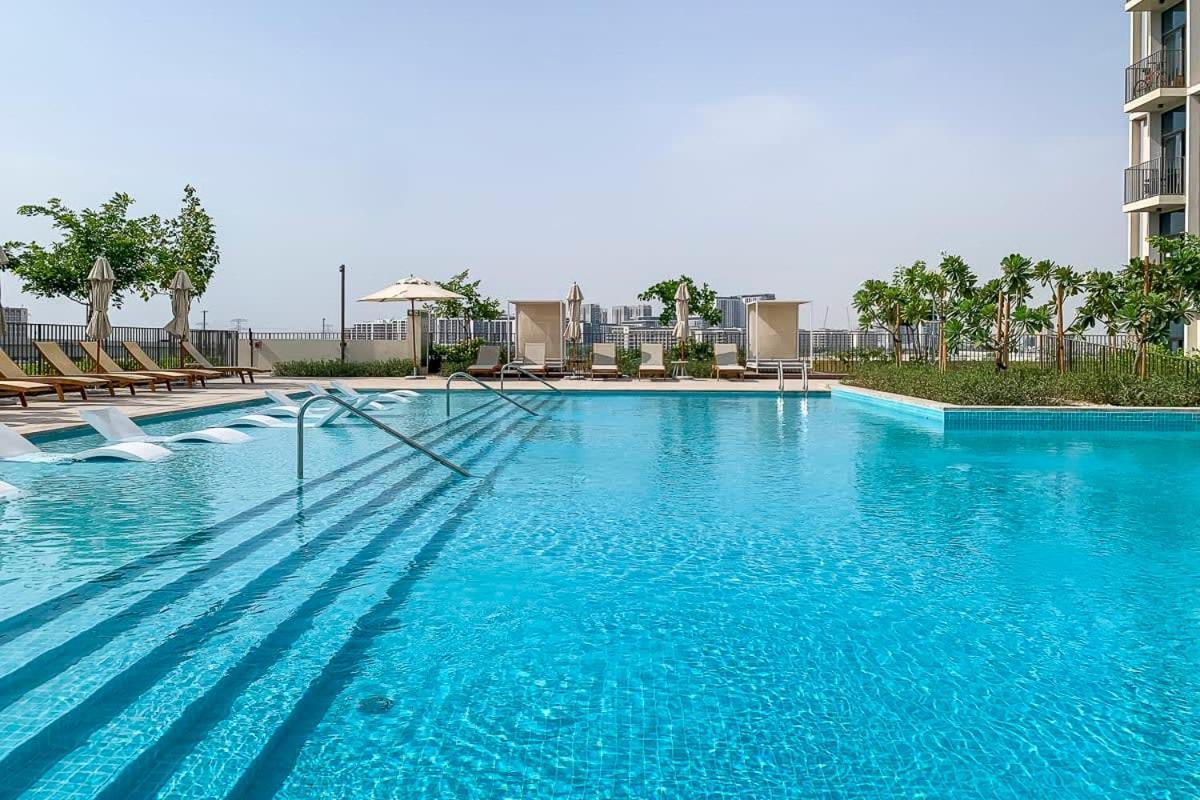 Frank Porter - Collective Tower 1 Apartment Dubai