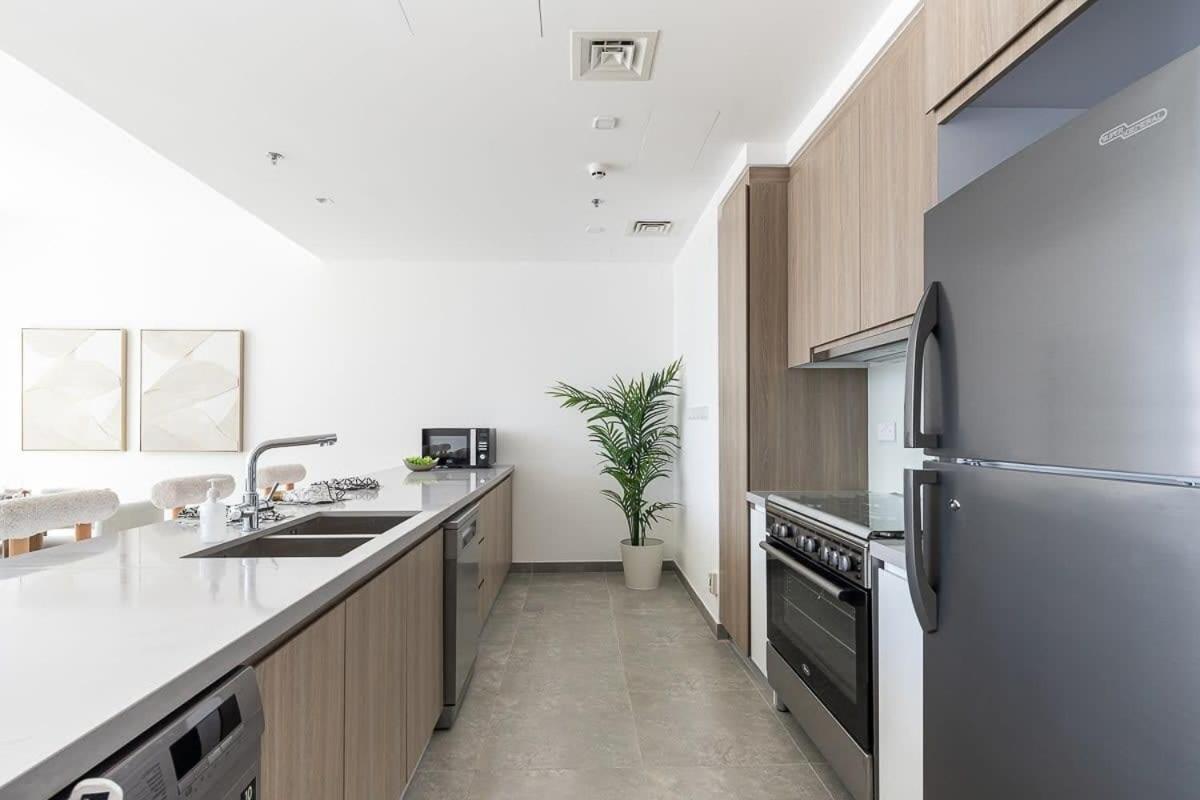 Frank Porter - Stella Maris Tower Apartment