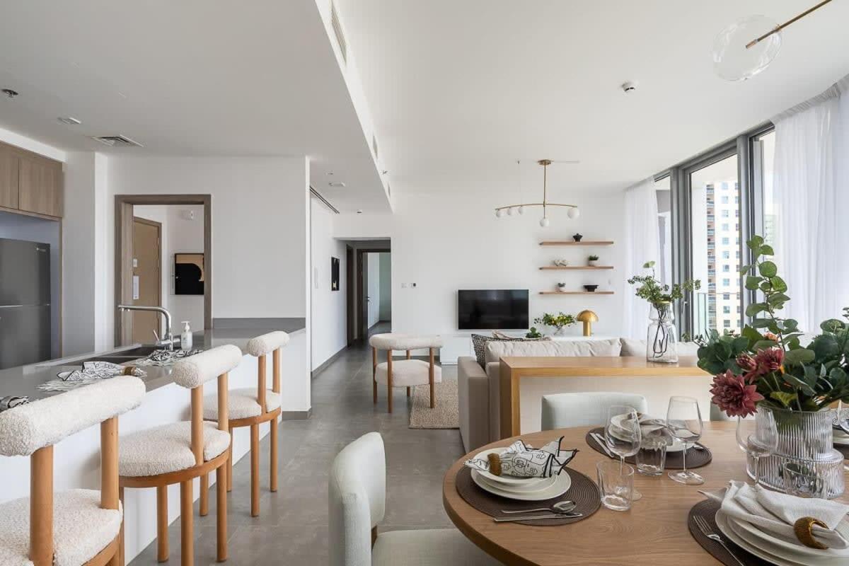 Frank Porter - Stella Maris Tower Apartment *