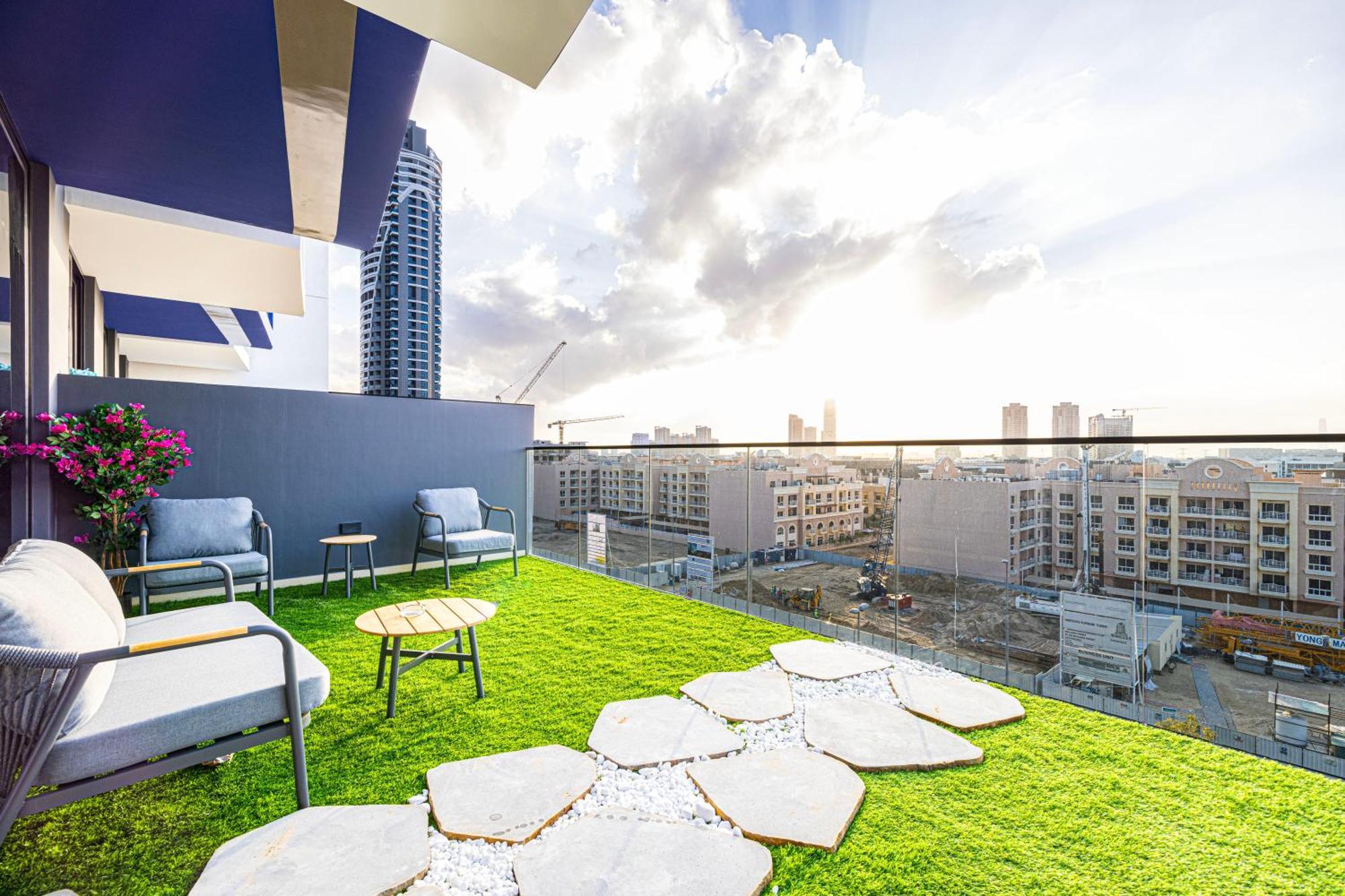 Apartment Spacious Balcony, 1br, Pool, Full Kitchen At Jvc *