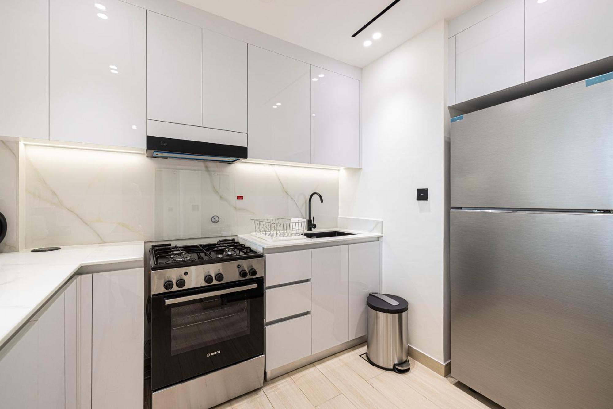 Spacious Balcony, 1br, Pool, Full Kitchen At Jvc Apartment