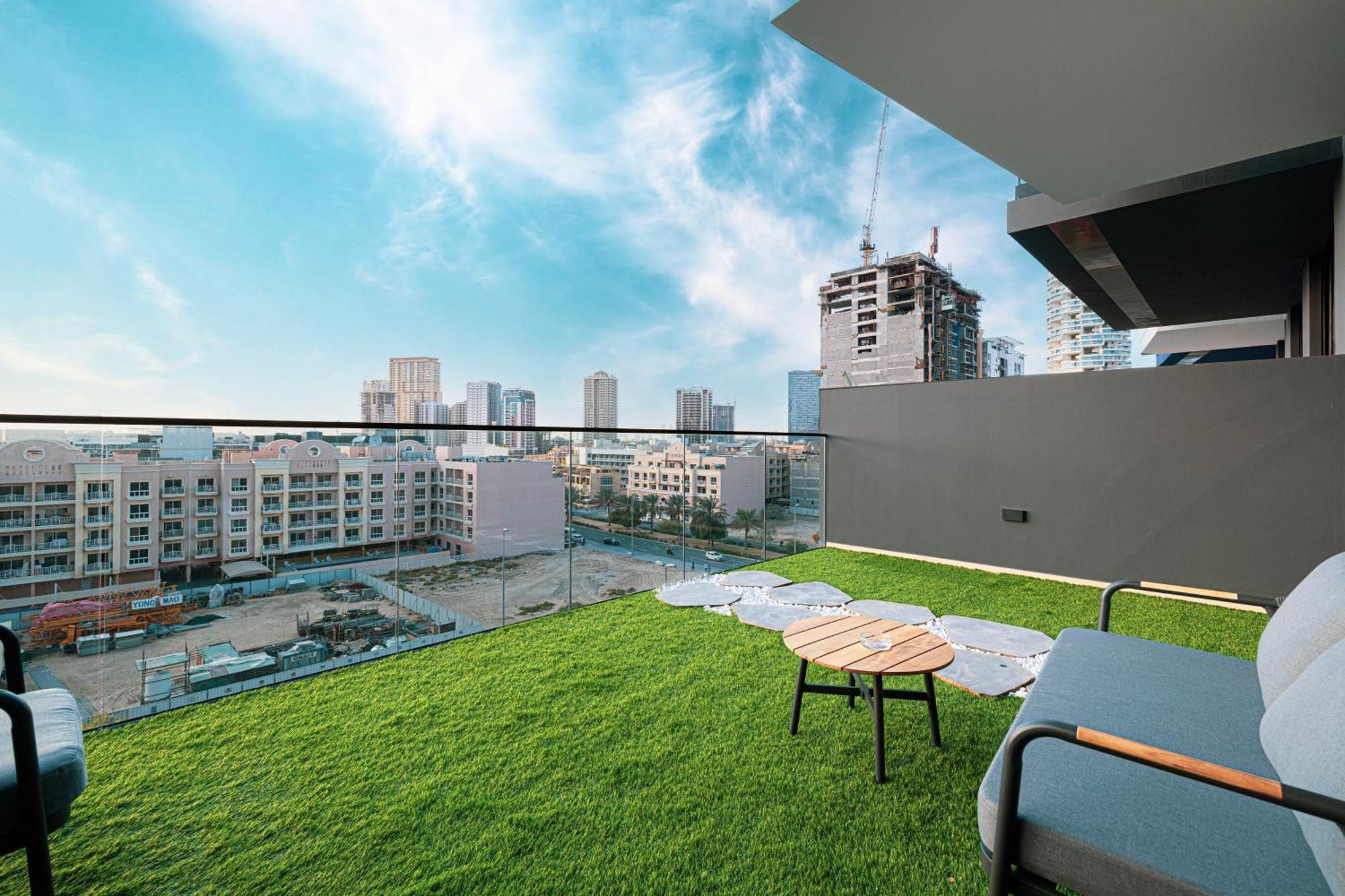 Spacious Balcony, 1br, Pool, Full Kitchen At Jvc Apartment *