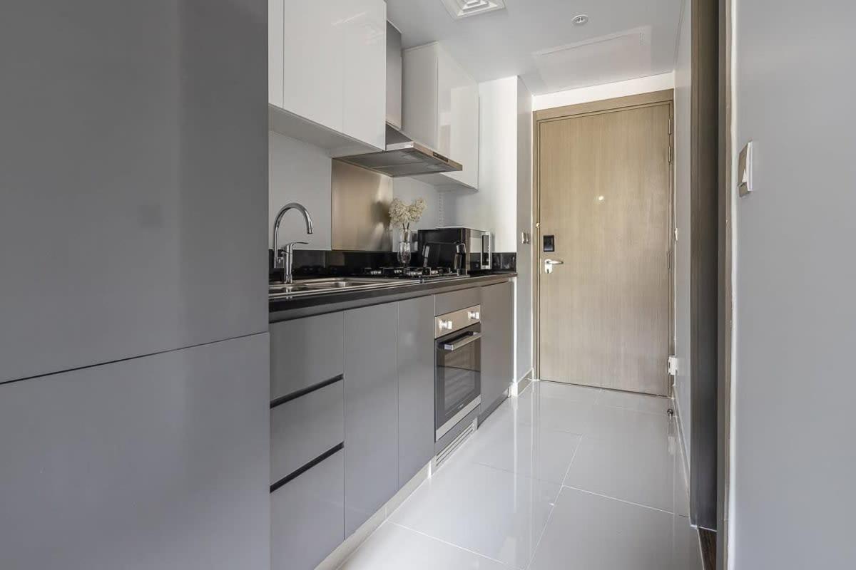 Frank Porter - Damac Prive B Apartment Dubai