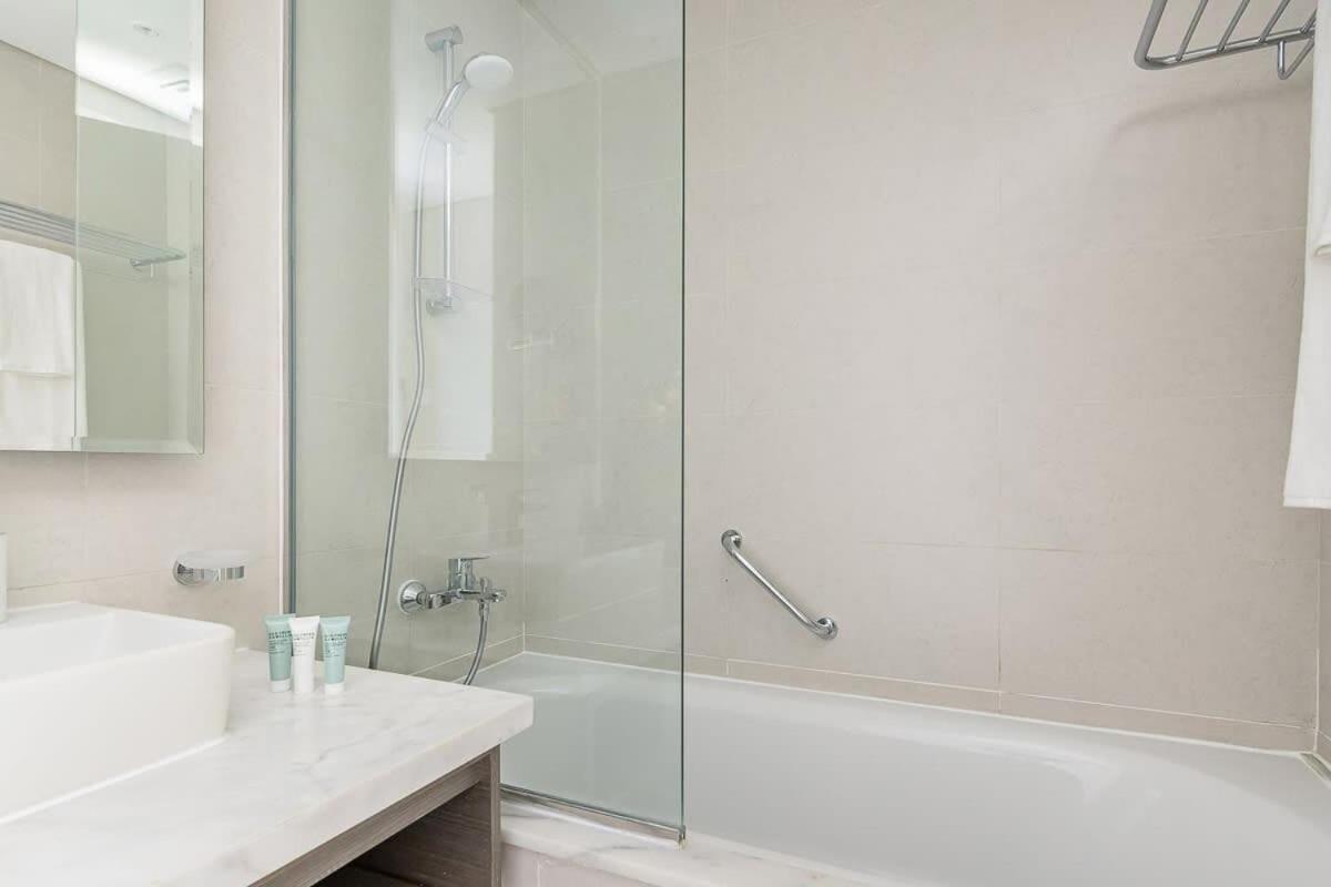 Apartment Frank Porter - Damac Prive B *