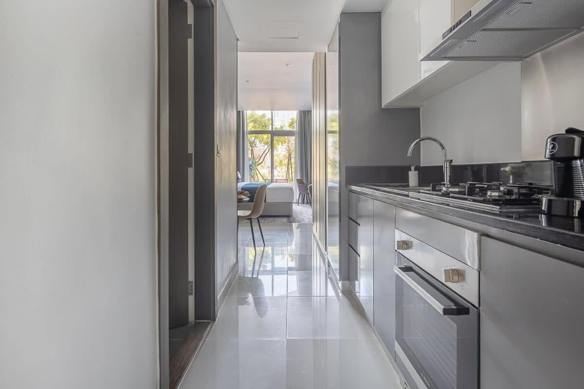 Frank Porter - Damac Prive B Apartment Dubai