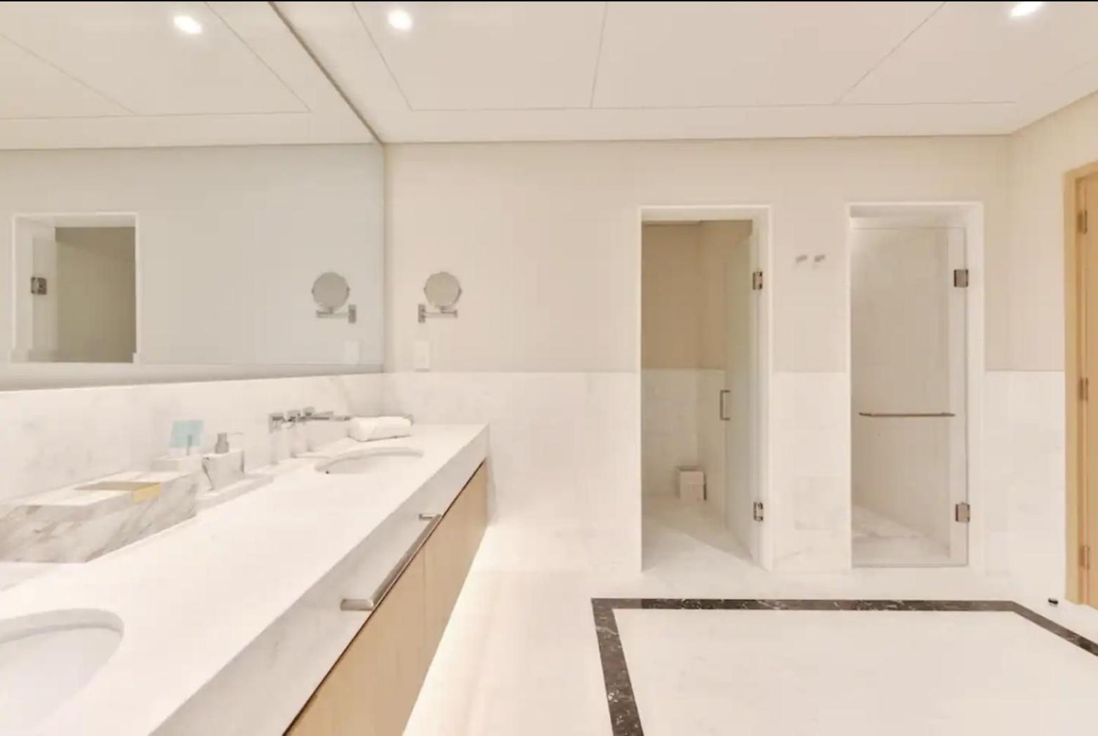 Elegant 1br In Palm Tower, Nakheel Mall, Sea View Apartment *