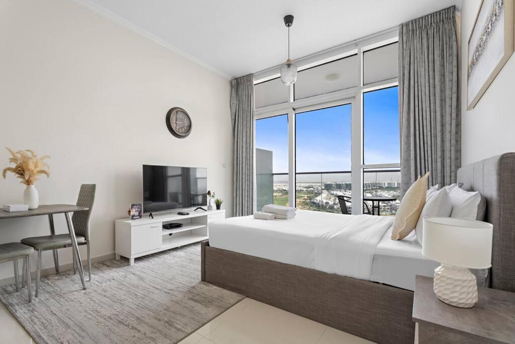 Cozy In Damac Hills Apartment