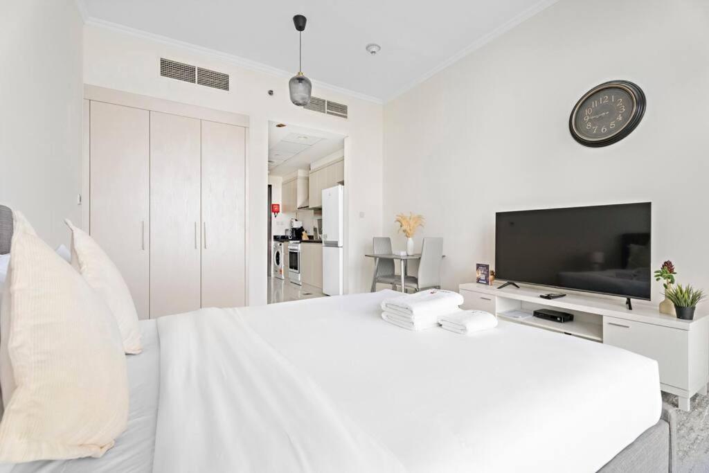 Cozy In Damac Hills Apartment Dubai