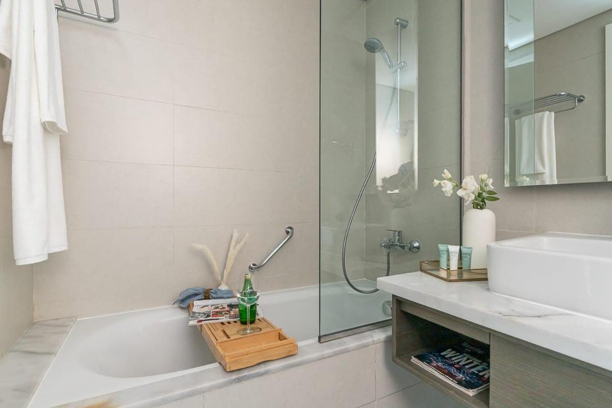 Apartment Frank Porter - Damac Prive B *