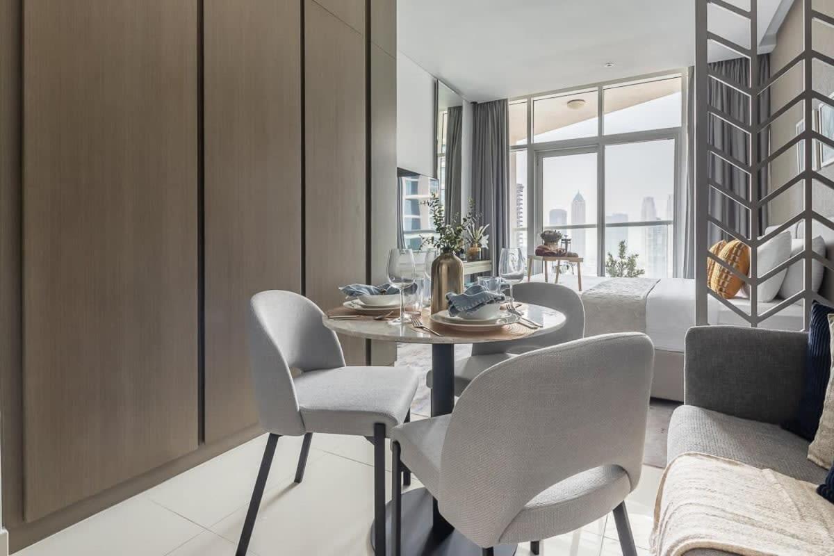 Frank Porter - Damac Prive B Apartment *