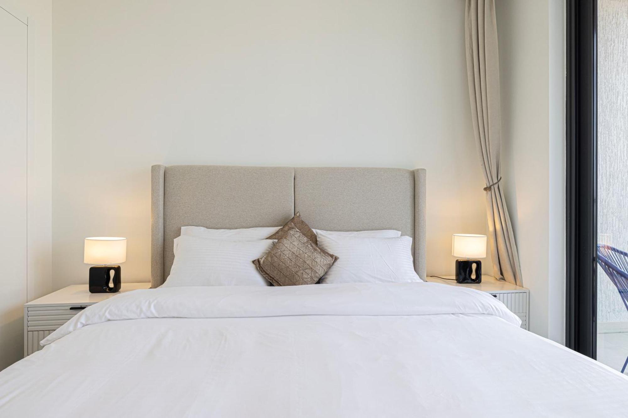 Apartment 2005 - Modern 3br Apt- Burj Views *