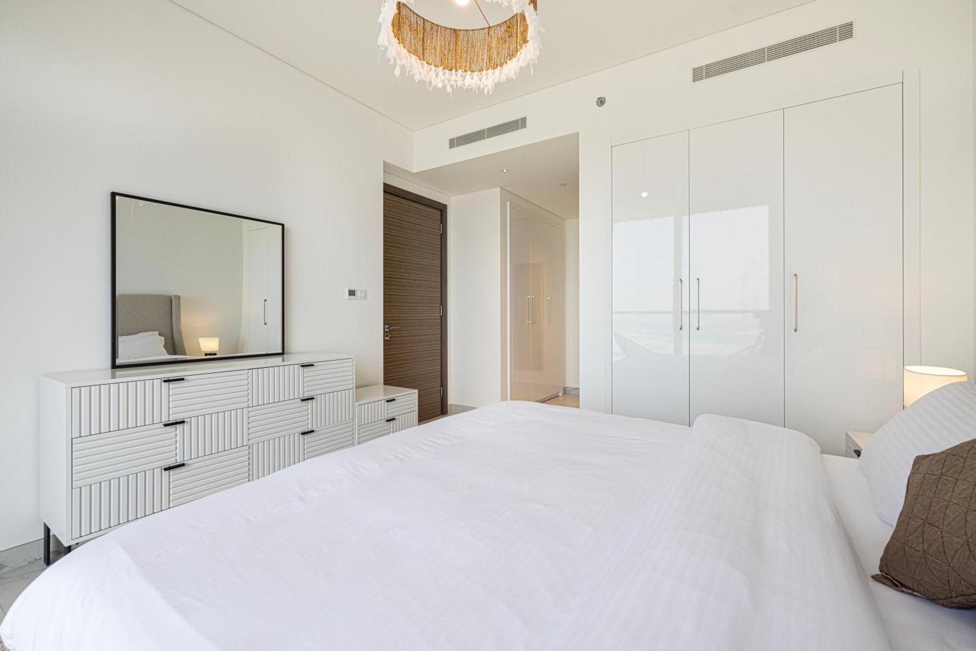 2005 - Modern 3br Apt- Burj Views Dubai