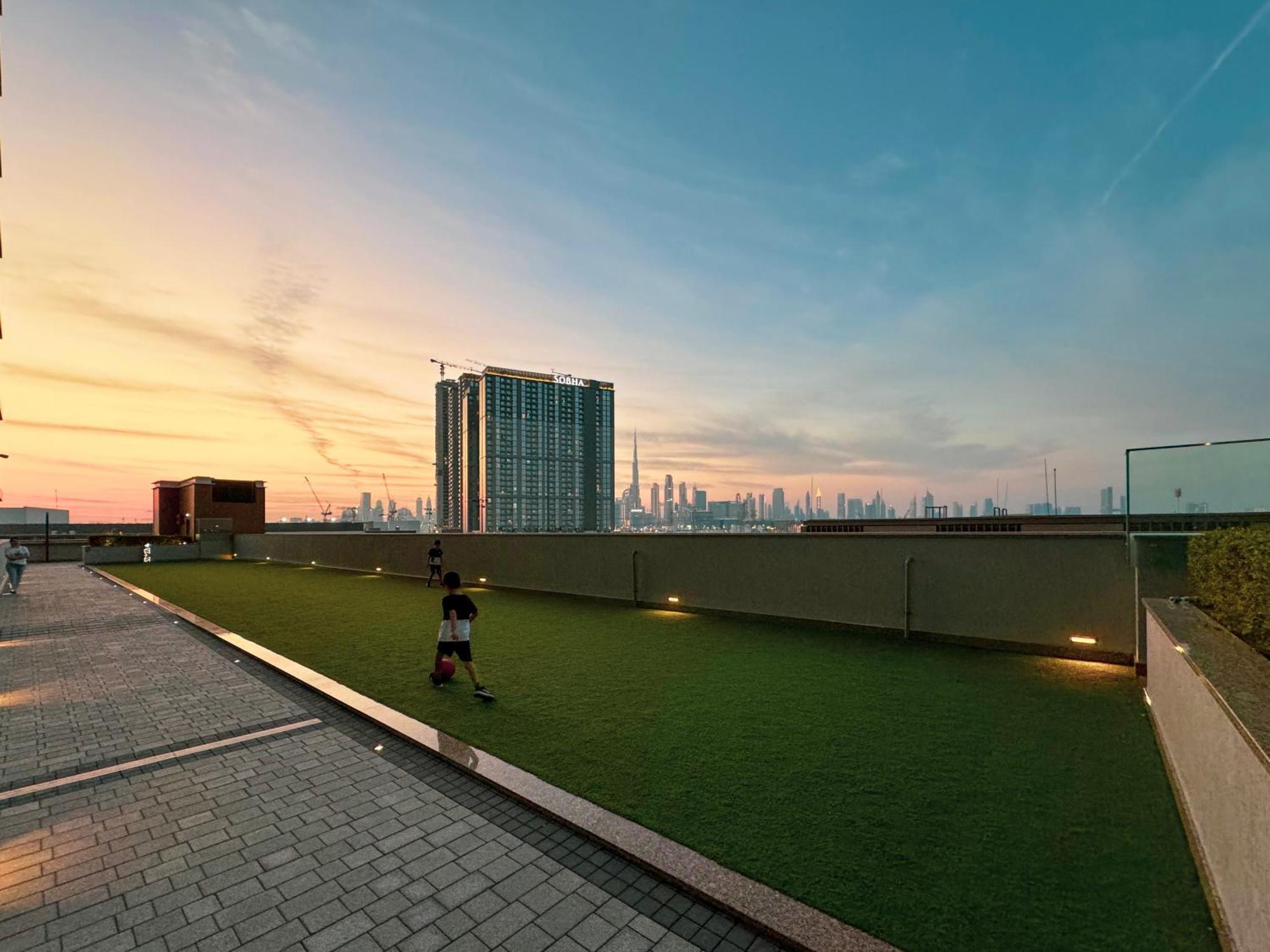 2005 - Modern 3br Apt- Burj Views Apartment