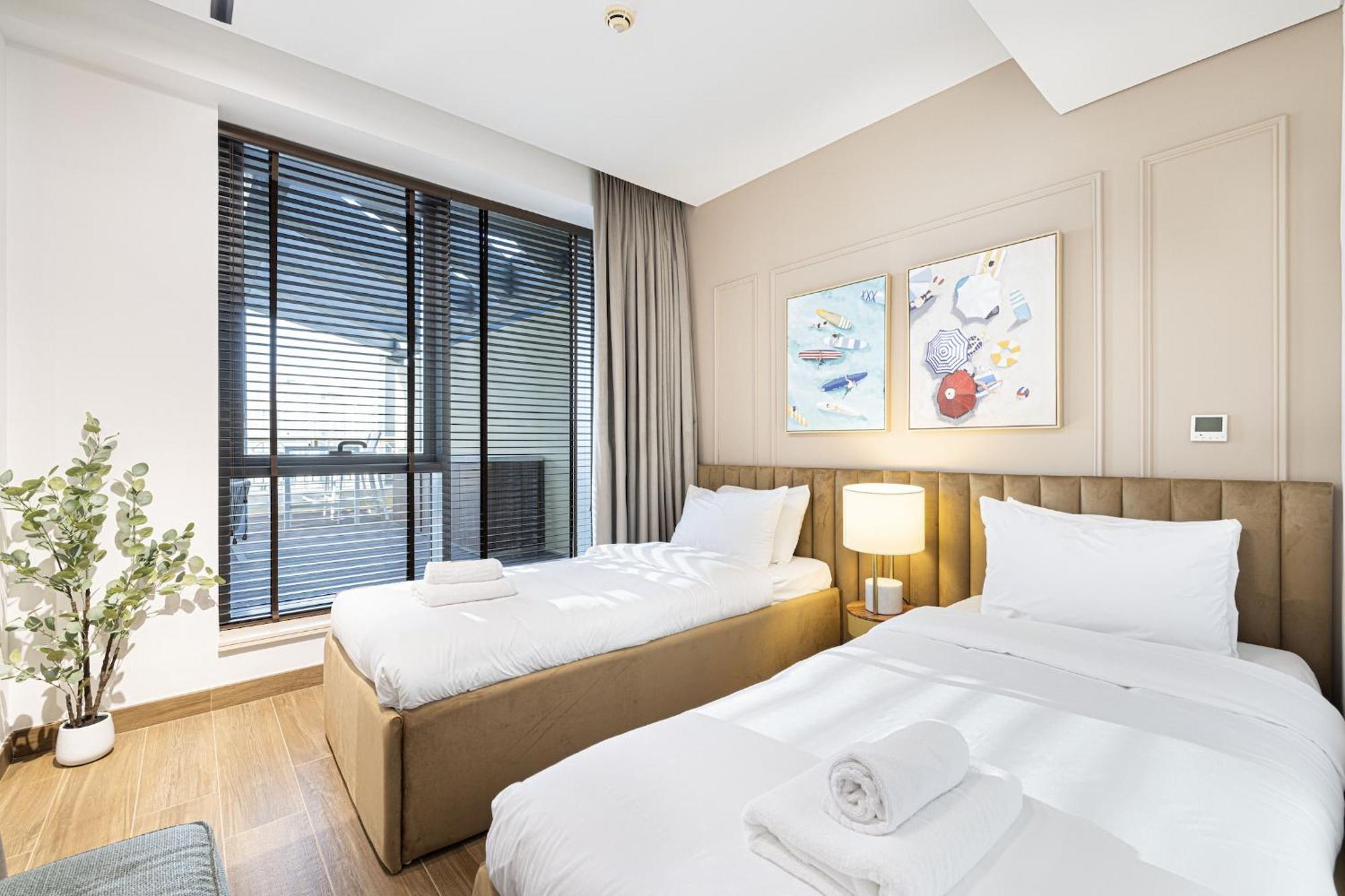 The Signature Burj Khalifa View Residence With Terrace Apartment *