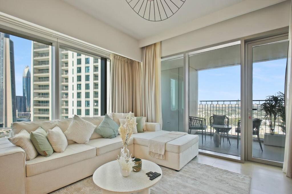 Luxurious 2-br In Downtown