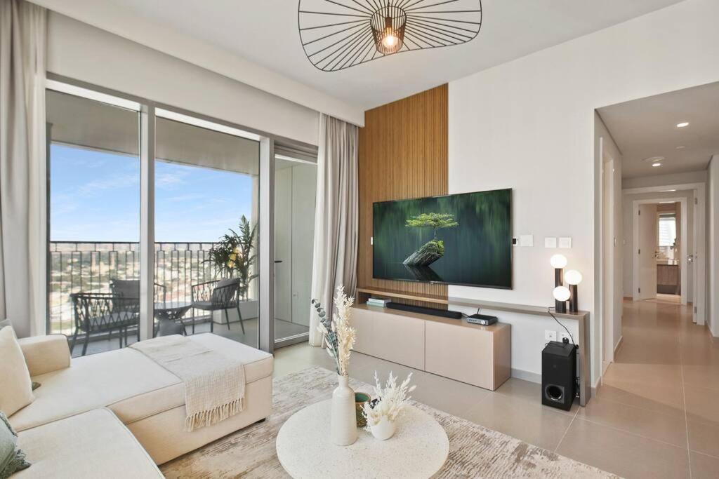 Luxurious 2-br In Downtown