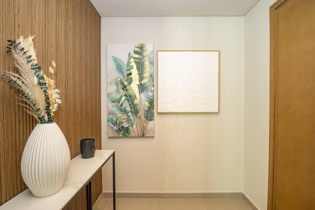 Luxurious 2-br In Downtown Apartment *