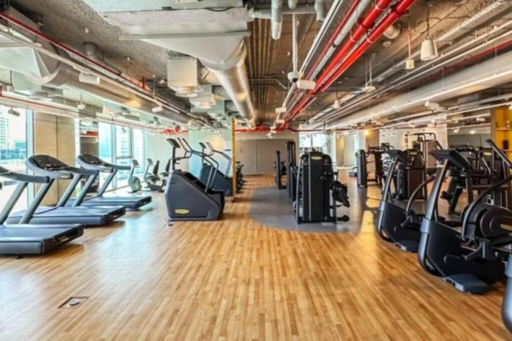 Luxurious 2-br In Downtown Apartment