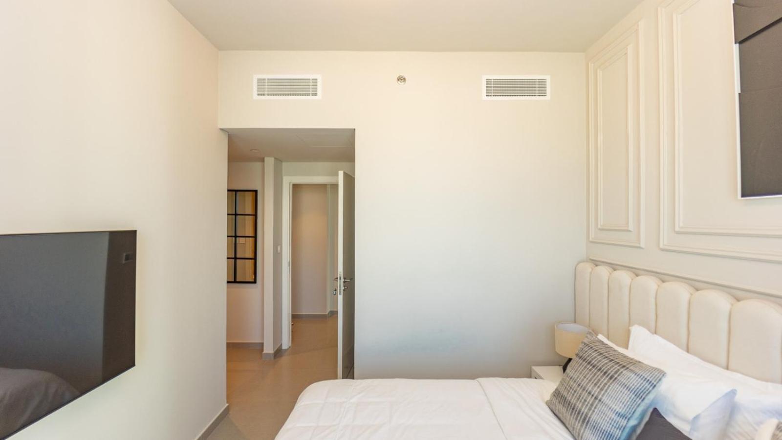 Luxurious 2-br In Downtown Apartment