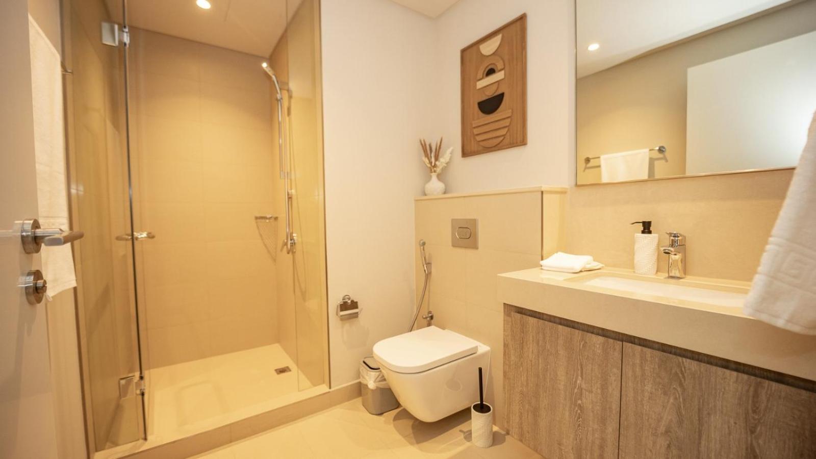 Luxurious 2-br In Downtown