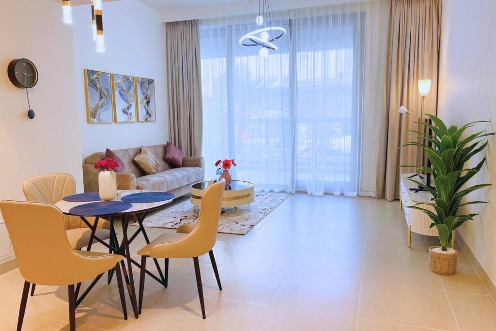 Luxurious 1br In Forte 2 With Spacious Gym With Squash Court Dubai