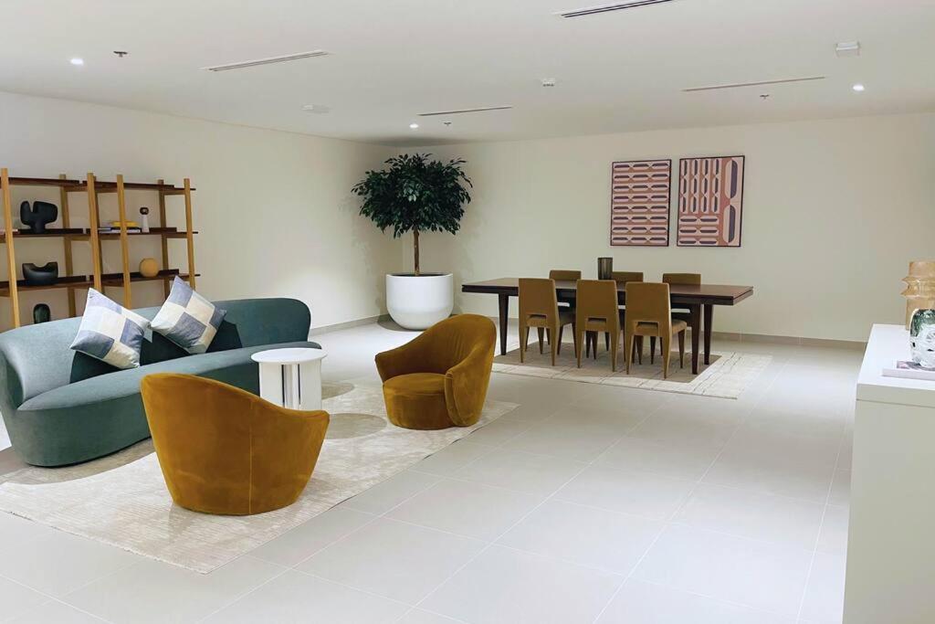 Luxurious 1br In Forte 2 With Spacious Gym With Squash Court Apartment