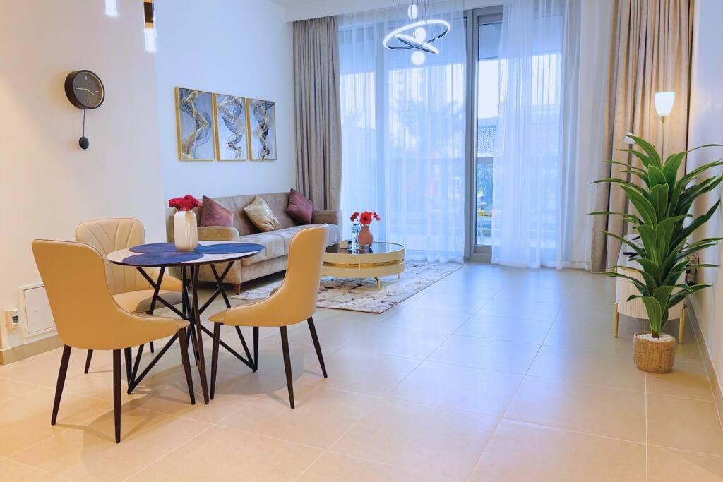 Luxurious 1br In Forte 2 With Spacious Gym With Squash Court Dubai