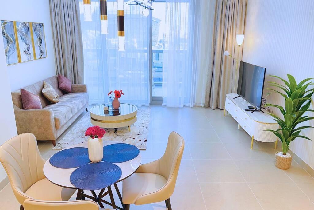 Luxurious 1br In Forte 2 With Spacious Gym With Squash Court Dubai