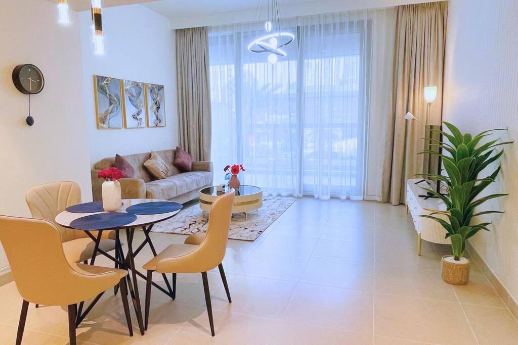 Luxurious 1br In Forte 2 With Spacious Gym With Squash Court Apartment Dubai