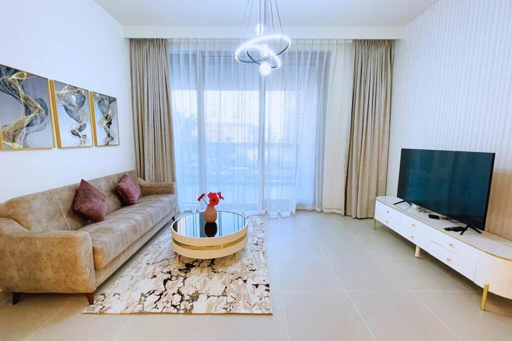 Luxurious 1br In Forte 2 With Spacious Gym With Squash Court Dubai