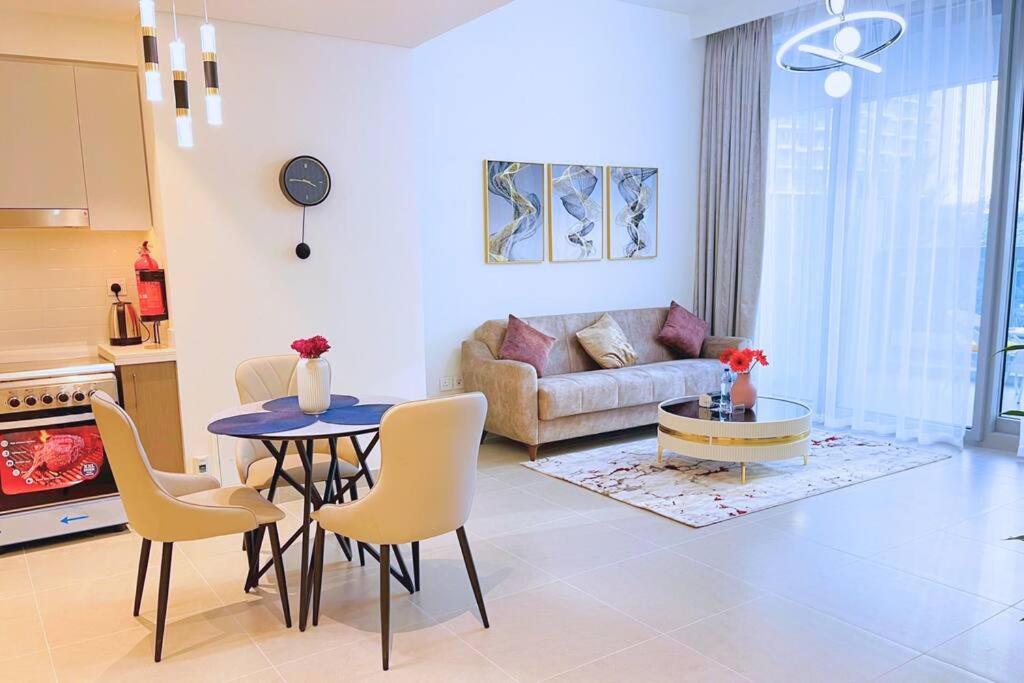 Apartment Luxurious 1br In Forte 2 With Spacious Gym With Squash Court *