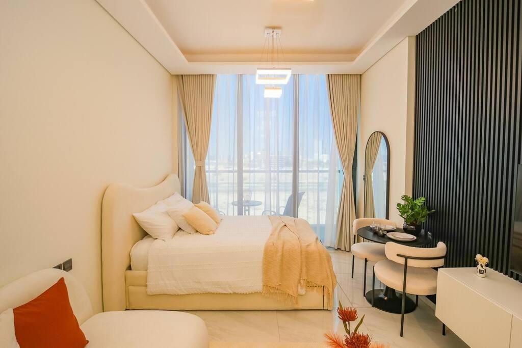 Magnificent Studio-one Of Kind In *