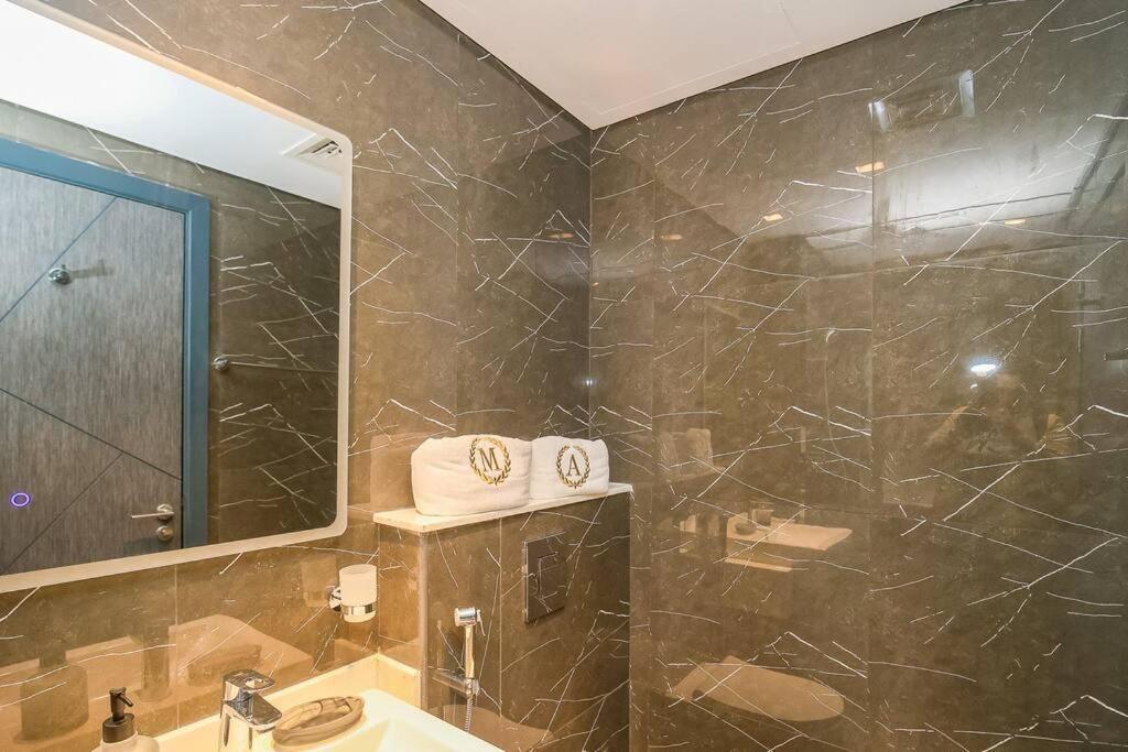 Magnificent Studio-one Of Kind In Apartment *