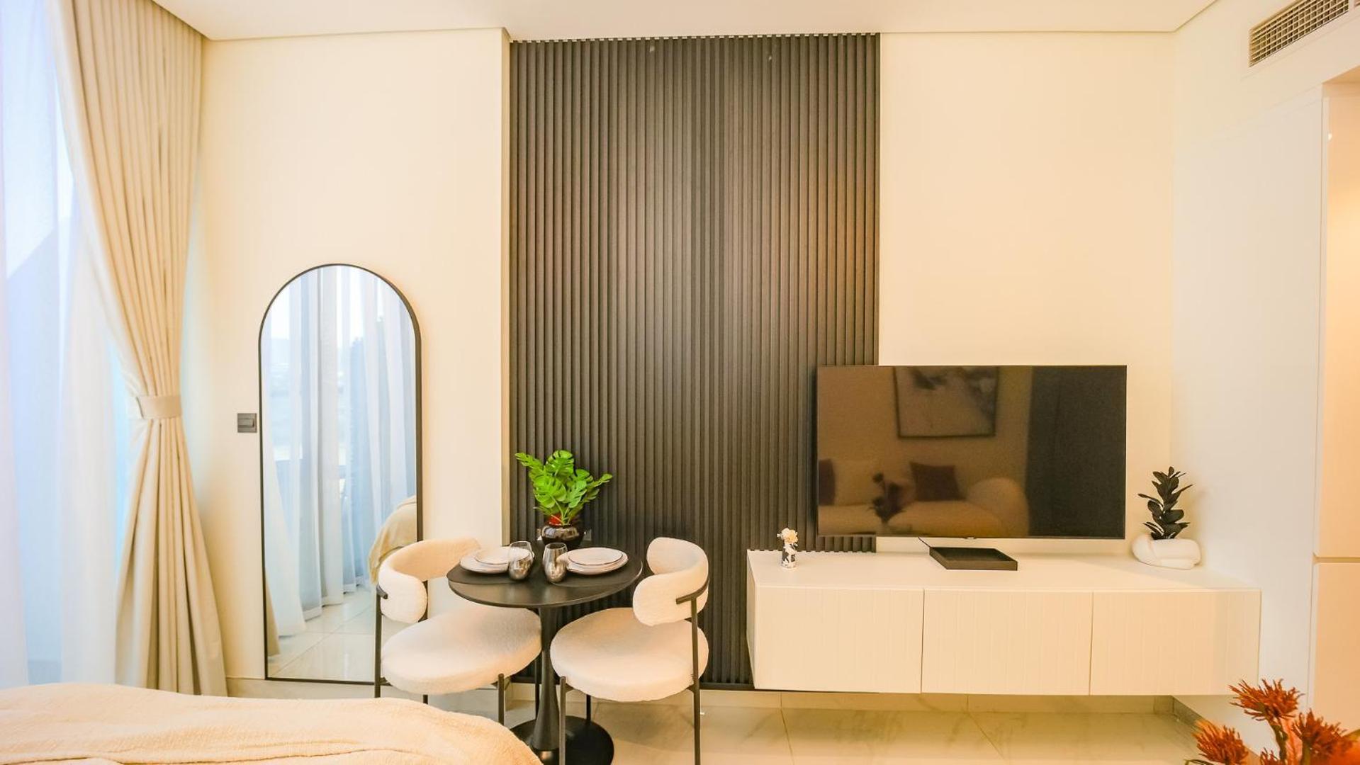 Magnificent Studio-one Of Kind In Apartment *