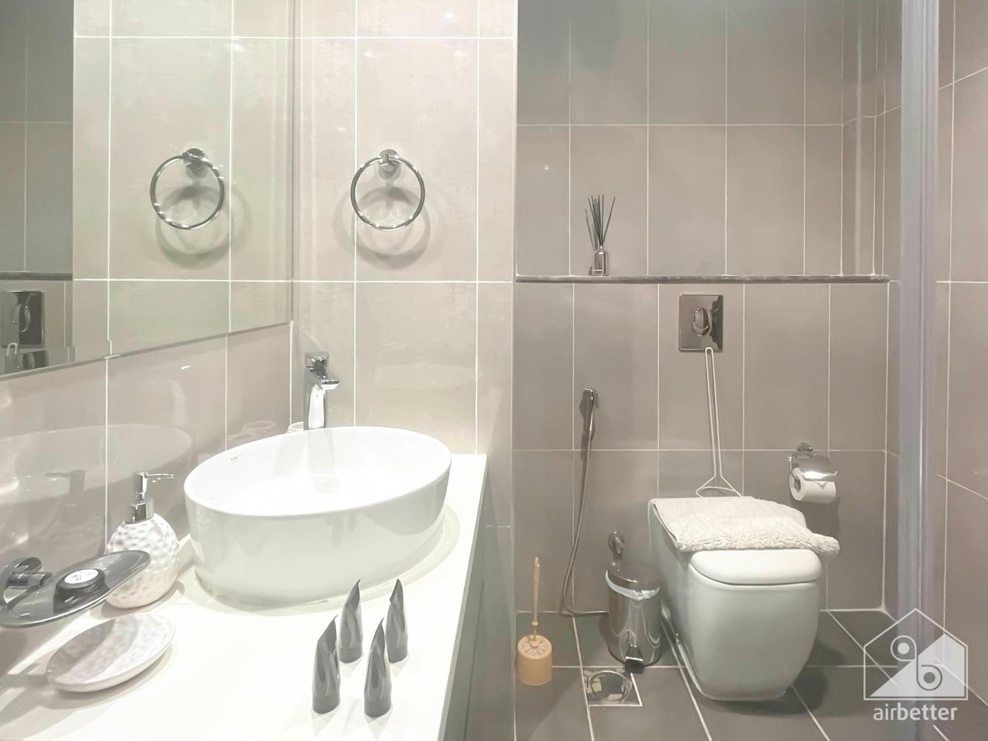 Apartment Comfy 1bedroom With Balcony In *