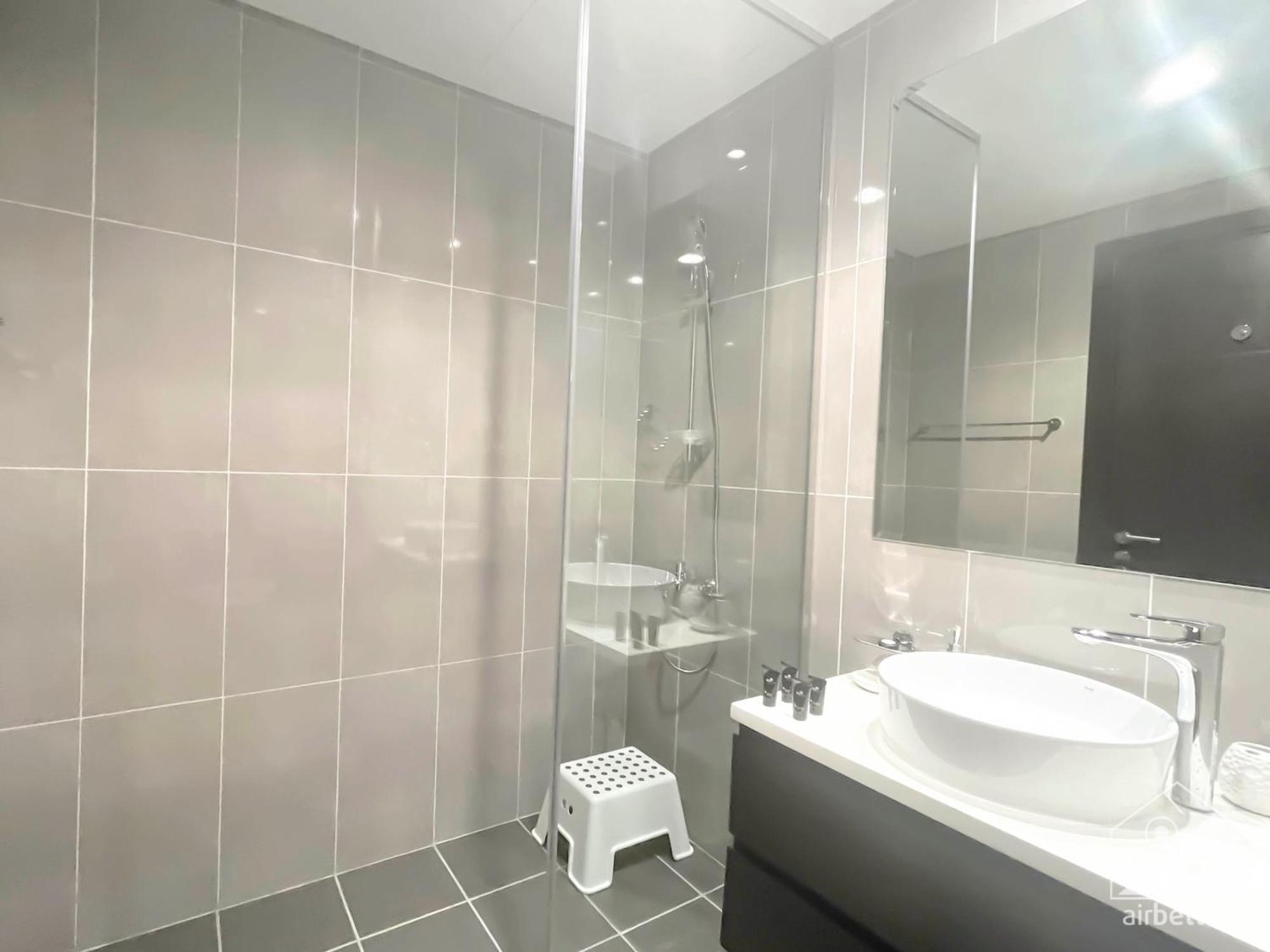 Comfy 1bedroom With Balcony In Apartment *