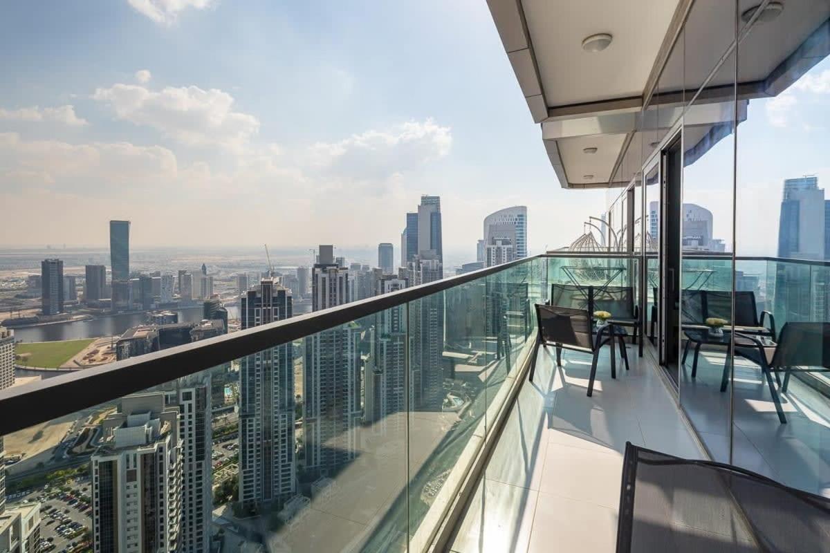 Frank Porter - Paramount Midtown Apartment *