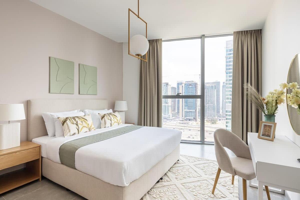 Frank Porter - Stella Maris * Dubai