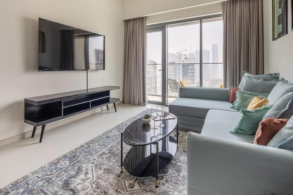 Frank Porter - Burj Royale * Dubai