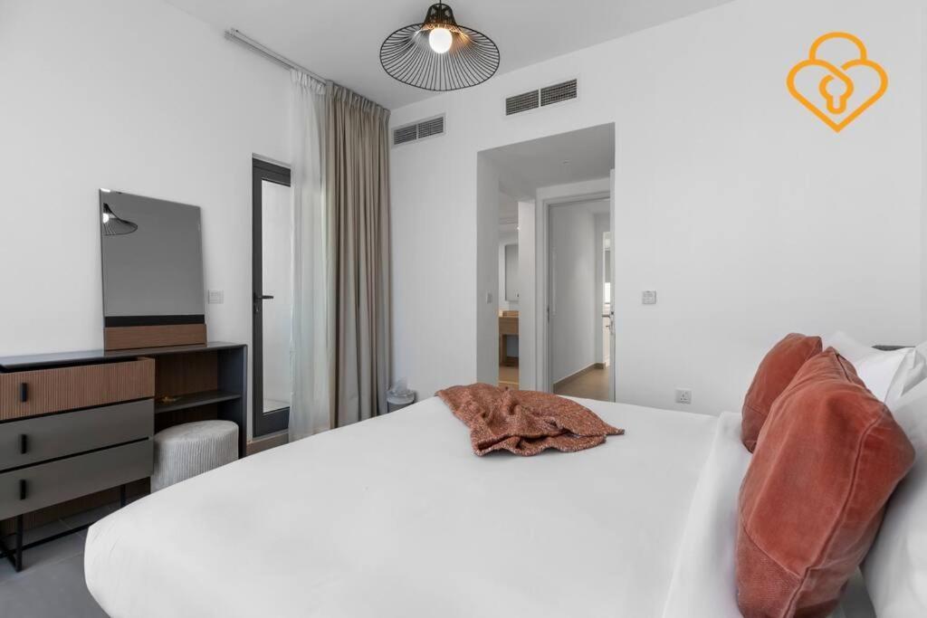 Keysplease Hills 4bed Near Pool, Maple Villa Dubai