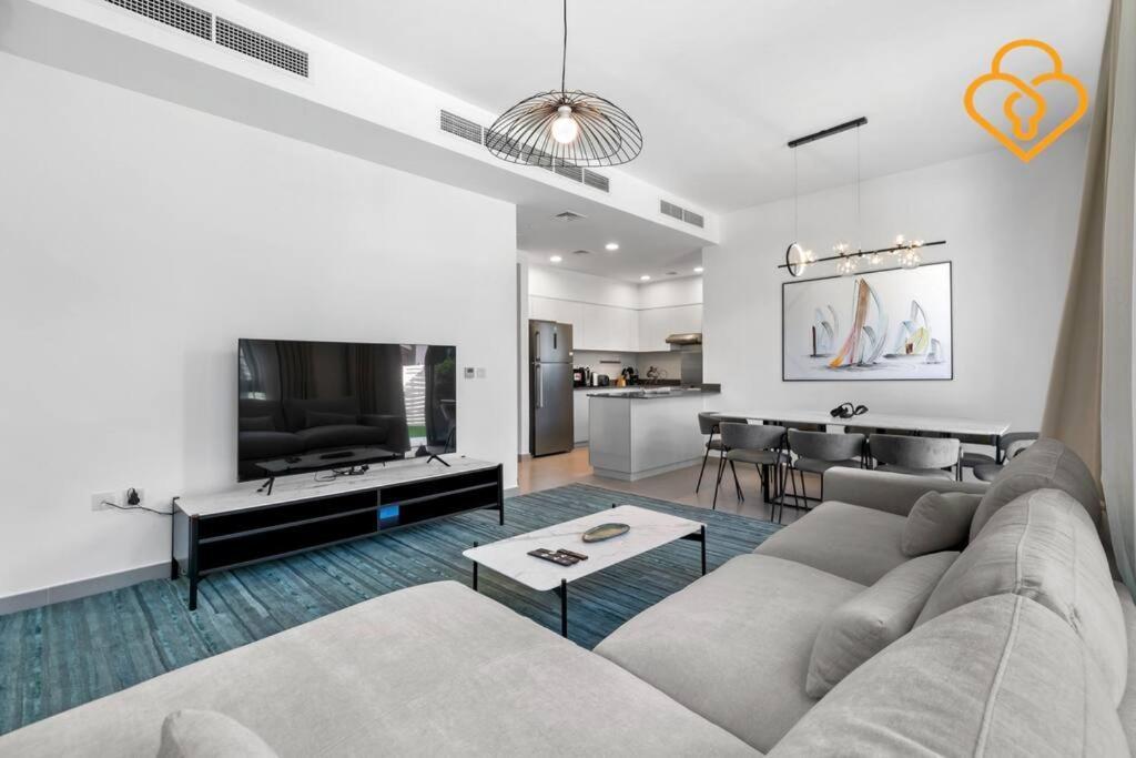 Keysplease Hills 4bed Near Pool, Maple * Dubai