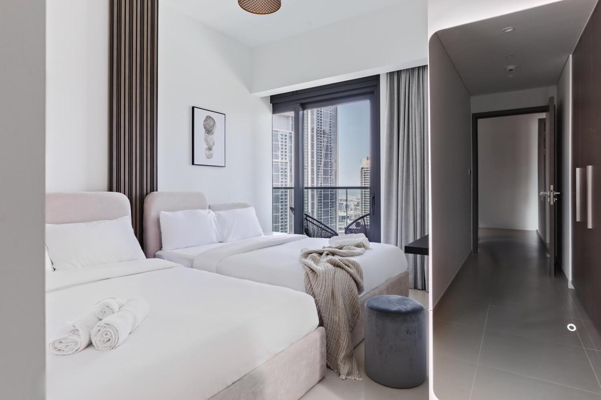Luxurious 4br W/ Prime Burj Khalifa View Apartment Dubai